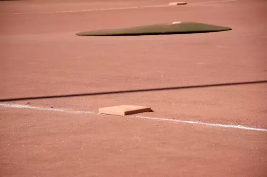 A ciência por trás da mecânica de arremesso de campo no beisebol